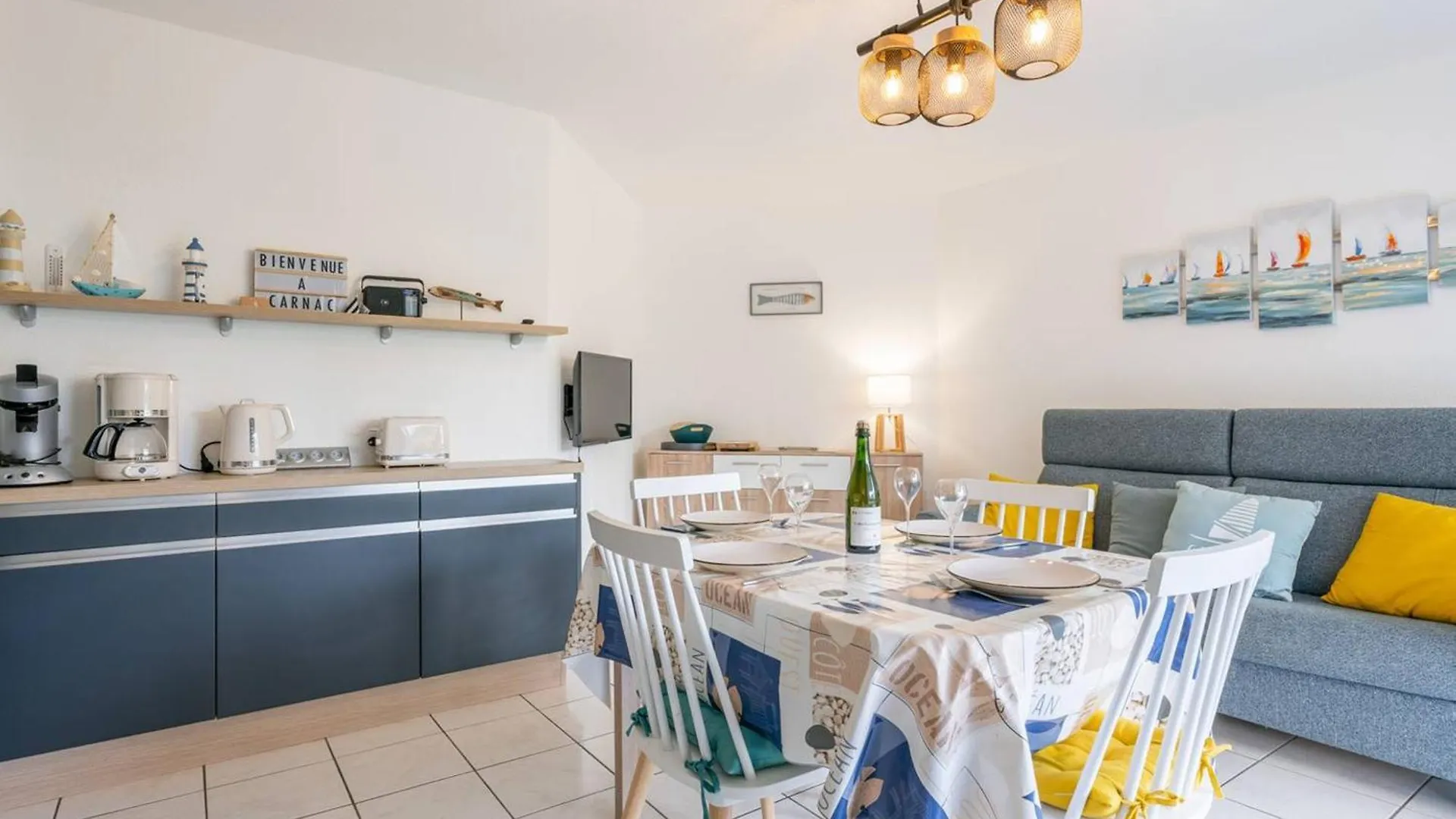 Carnac : Bel Appartement 2 Pieces Avec Terrasse Exposee Sud-Est A 500M Des Plages, Parking Inclus - Fr-1-477-214 צרפת